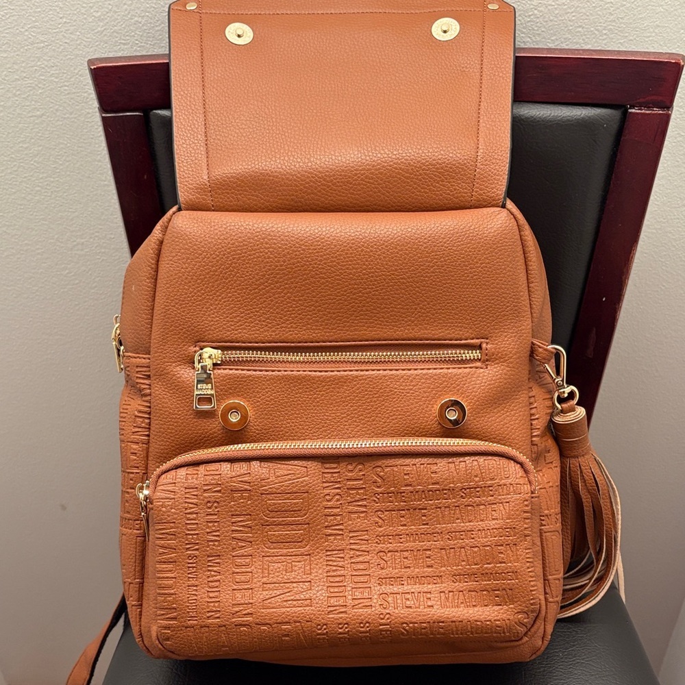 Steve Madden‎ Embossed Tan Backpack - Picture 4 of 4